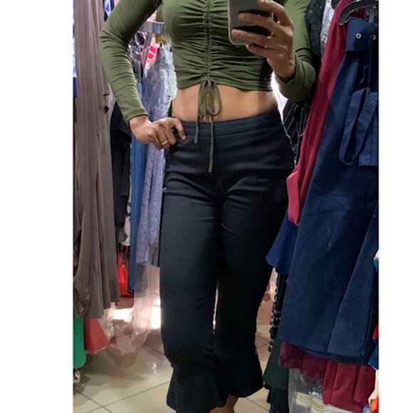 NWT Xtaren Vintage Style  Black Capri  Crop bell hem Pant. - Picture 3 of 6